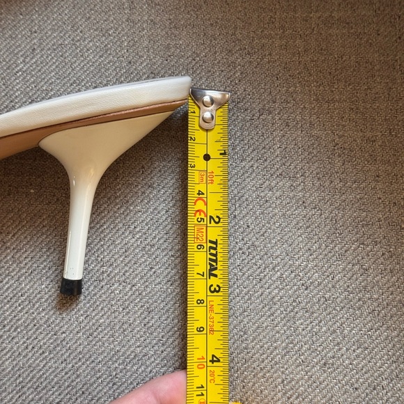 Gucci Orange Heeled Mules with Silver Accent - Picture 4 of 5